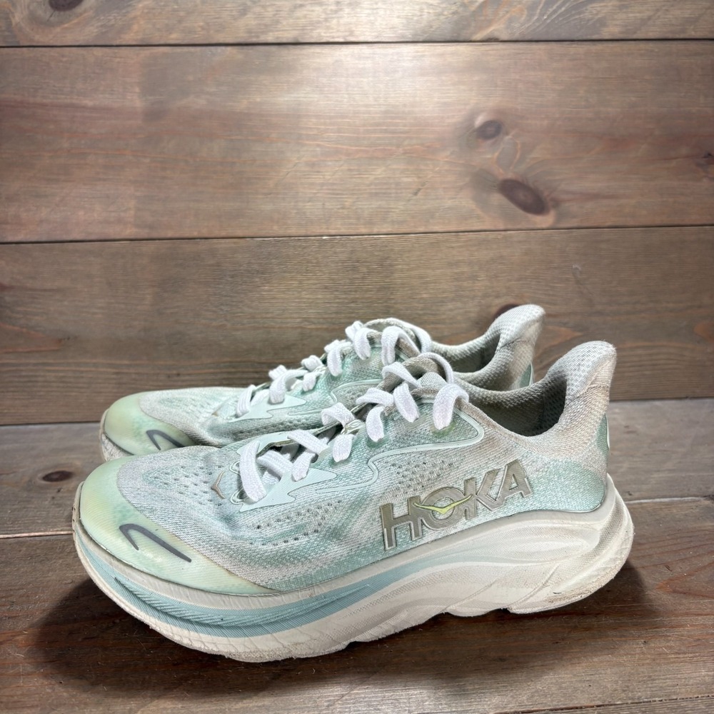 Hoka Clifton 10 Girls size 3.5 shoes White Mesh Lace Up Cushioned running shoes